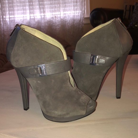 Stunning MK stilettos with peep toe - Picture 3 of 7